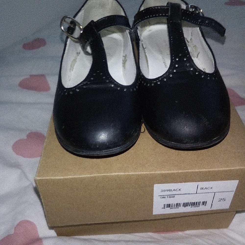 La coqueta Girls' Black T-Strap Dress Shoes with Buckle size 25 and 28 - Picture 2 of 2